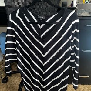 Premise Studio XL Black and White Chevron Long Sleeve sweater